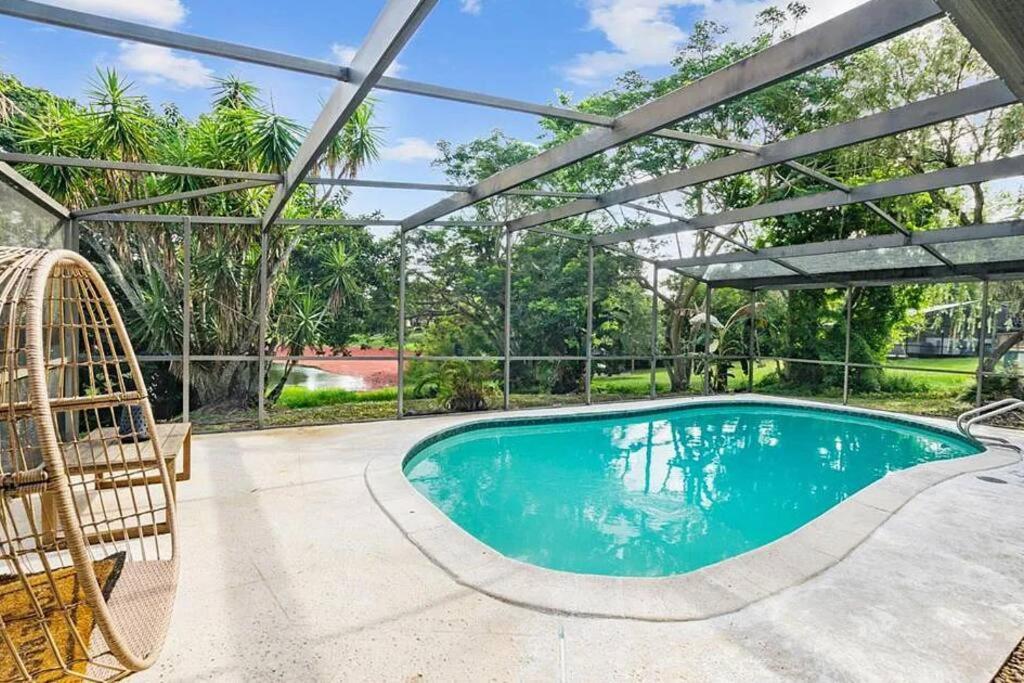 Cozy Lakefront Home W/ Pool -7 Mins From Legoland วินเทอร์เฮเวน ภายนอก รูปภาพ